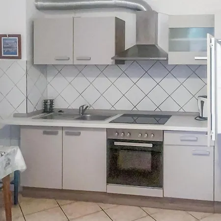 Lägenhet 2 Bedroom Pet Friendly In Njivice