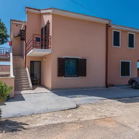 2 Bedroom Pet Friendly In Lägenhet Njivice