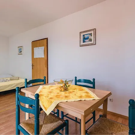 2 Bedroom Pet Friendly In