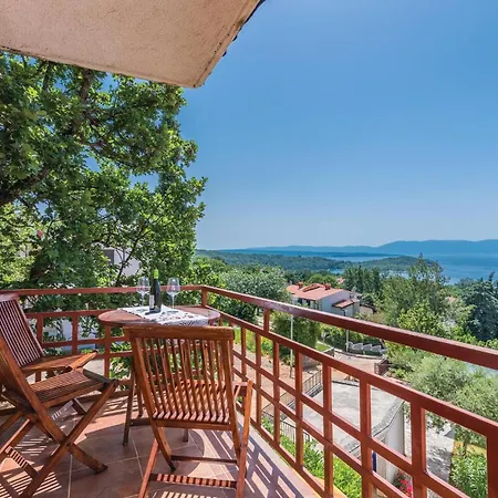 Lägenhet 2 Bedroom Pet Friendly In Njivice