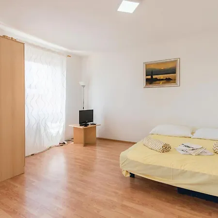 Lägenhet 2 Bedroom Pet Friendly In *