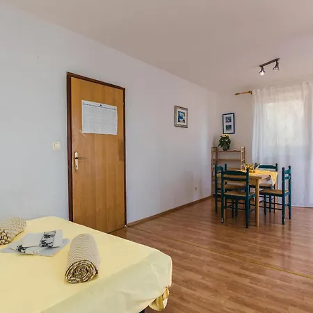 Lägenhet 2 Bedroom Pet Friendly In